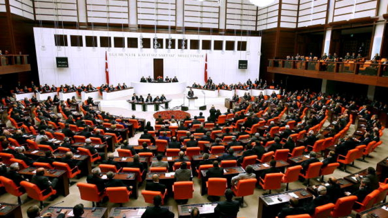 ANKARA, TURKEY - APRIL 6:   (TURKEY OUT)  U.S. President Barack Obama addresses the Turkish parliament April 6, 2009 in Ankara, Turkey. Obama is on the last leg of an eight-day trip to Europe, his first as U.S. president. (Photo by Getty Images)