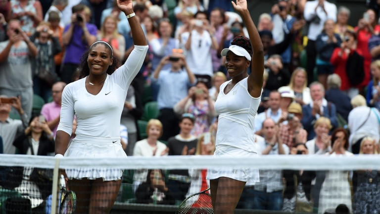 epa05417607 Serena Williams (left) and Venus Williams (right) of the USA celebrate after winning the Ladies Doubles Final against Timea Babos of Hungary and Yaroslava Shvedova of Kazakhstan at the Wimbledon Championships at the All England Lawn Tennis Club, in London, Britain, 09 July 2016  EPA/GERRY PENNY EDITORIAL USE ONLY/NO COMMERCIAL SALES