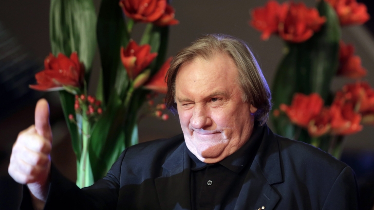 epa05170919 French actor Gerard Depardieu arrives for the premiere of 'Saint Amour' during the 66th annual Berlin International Film Festival, in Berlin, Germany, 19 February 2016. The movie is presented in the official Competition program (out of competition) at the 66th Berlin International Film Festival 'Berlinale' that will run from 11 to 21 February 2016.  EPA/KAY NIETFELD *** Local Caption *** 50209987