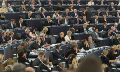 epa05569533 Members of Parliament listens to a speech prior to voting on the UN Climate Change agreement at the European Parliament in Strasbourg, France, 04 October 2016. The Parliament has ratified the Paris environmental agreements.  EPA/PATRICK SEEGER