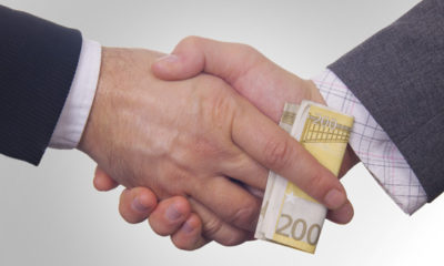 корупцияIndustry_Foreign_Corruption_Handshake