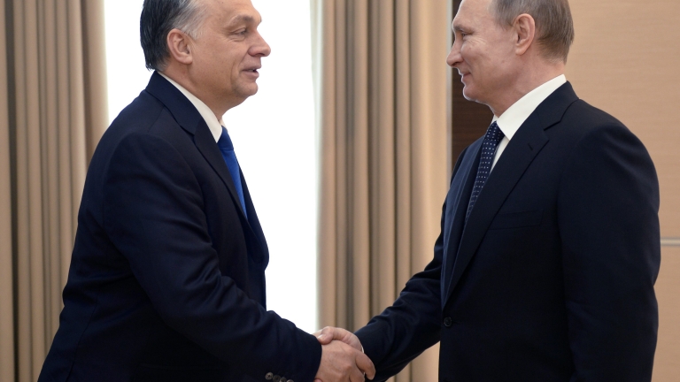 epa05165921 Russian President Vladimir Putin (R) shakes hands with Hungarian Prime Minister Viktor Orban (L) during their meeting at Novo-Ogaryovo residence outside Moscow, Russia, 17 February 2016. Orban is on an official visit to Moscow.  EPA/ALEXEI NIKOLSKY/SPUTNIK/KREMLIN POOL MANDATORY CREDIT