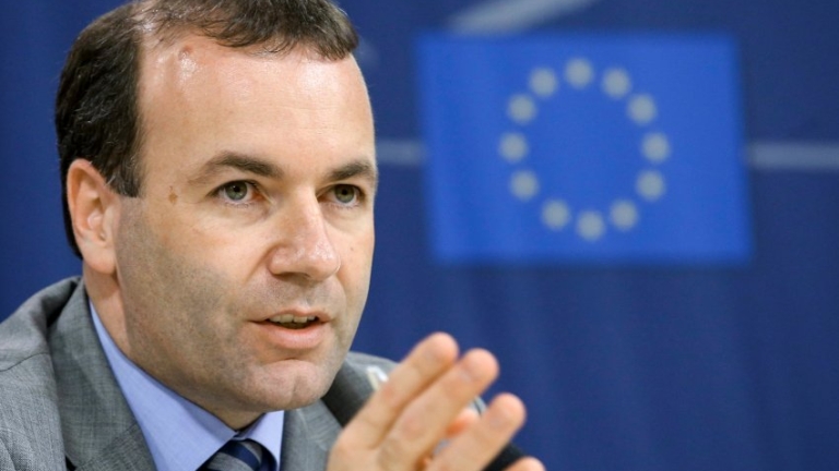 FILE - New Chairman of the EPP Group (European People's Party) in the European Parliament, Manfred Weber gives his first press conference after a meeting with European Council President van Rompuy, at the EU Parliament in Brussels, Belgium, 12 June 2014. EPA/OLIVIER HOSLET (zu dpa "EVP-Fraktionschef Weber: Deutschland sollte Pkw-Maut 2016 einführen") +++(c) dpa - Bildfunk+++