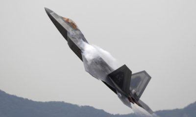epa06268568 A F-22 'Raptor' jet of the US Air Force performs in an air show during media day of the Seoul Int'l Aerospace and Defense Exhibition (ADEX) 2017 at the Seoul Military Airport in Seongnam, south of Seoul, South Korea, 16 October 2017. The Seoul Int'l Aerospace and Defense Exhibition will be held in Seongnam from 17 to 22 October.  EPA/JEON HEON-KYUN