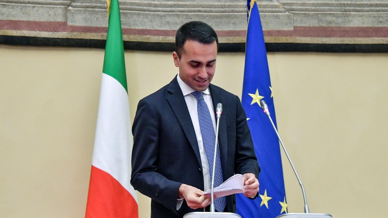 epa06694161 Leader of Five-Star Movement (M5S), Luigi Di Maio, addresses the media after a meeting with Lower House Speaker Roberto Fico for a fresh round of consultations in Rome, Italy, 26 April 2018. President Sergio Mattarella has given Lower House Speaker Roberto Fico the task of verifying coalition possibilities following the 04 March general election in order to make a decision on to whom to give a mandate to form a new government.  EPA/ALESSANDRO DI MEO
