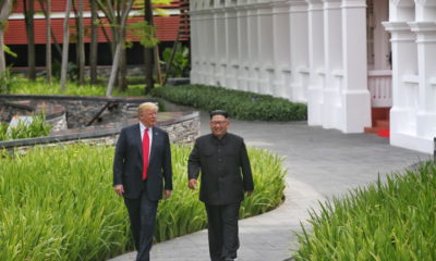 epa06801531 US President Donald J. Trump (L) and North Korean leader Kim Jong-un (R) strolling together through the grounds of the Capella Hotel after their working lunch during the historic summit at the Capella Hotel on Sentosa Island, Singapore, 12 June 2018. The summit marks the first meeting between an incumbent US President and a North Korean leader.  EPA/KEVIN LIM / THE STRAITS TIMES / SPH   EDITORIAL USE ONLY