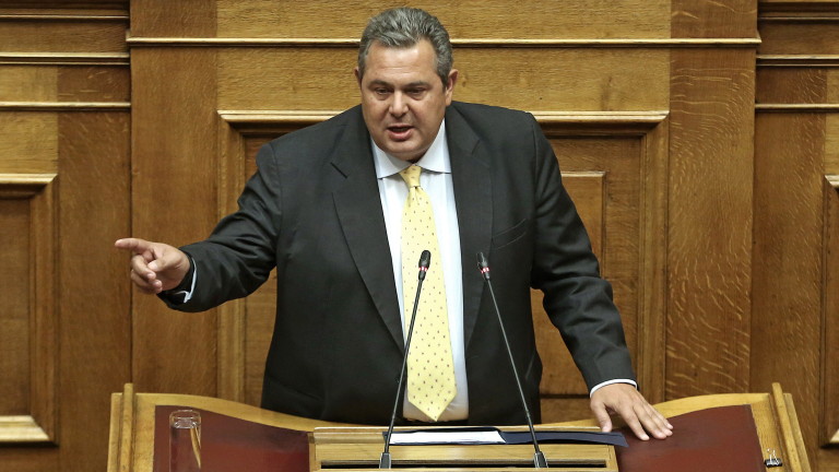 epa06865605 President of Independent Greeks (ANEL) party and Greek Defense Minister Panos Kammenos addresses a debate in the parliament on the economy and the results of the last Eurogroup, in Athens, Greece, 05 July 2018.  EPA/SIMELA PANTZARTZI