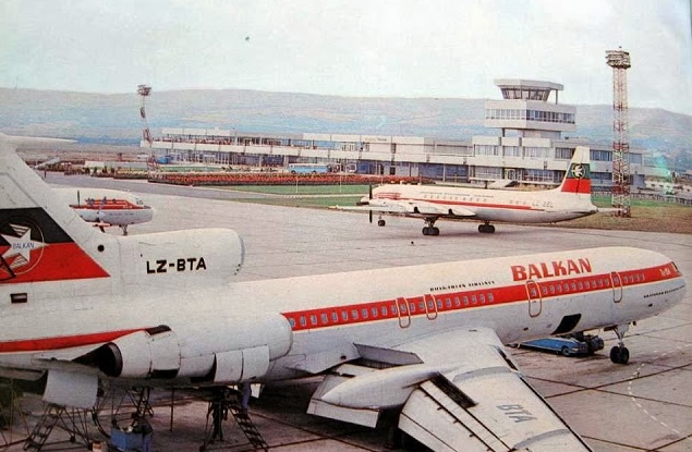 Летището във Варна 70те