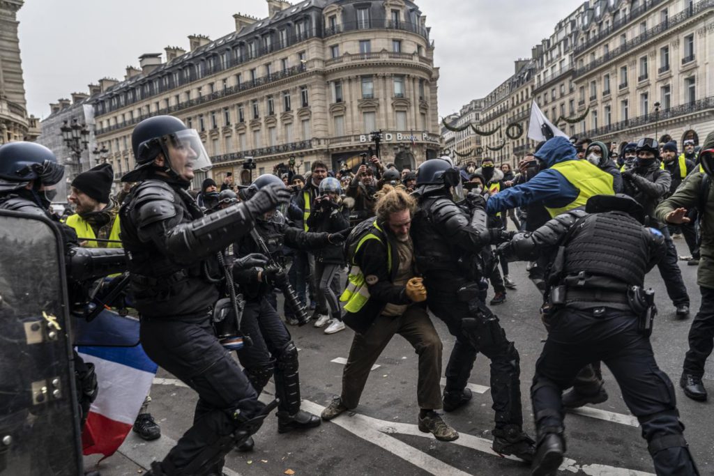 gilets-jaunes-france-protests-paris-police-yellow-vests