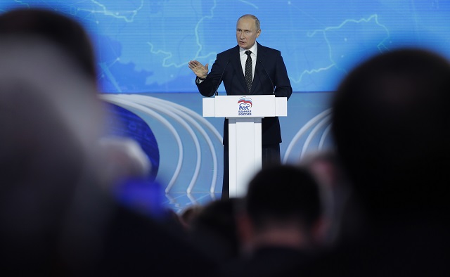 epa07216977 Russian President Vladimir Putin delivers his speech during the United Russia Party Congress in Moscow, Russia, 08 December 2018. The pro-Kremlin party United Russia is the country's main ruling political party.  EPA/SERGEI ILNITSKY