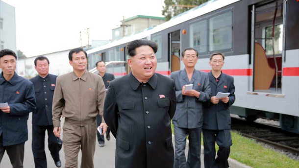 epa04990345 An undated picture released by the Rodong Sinmun, the newspaper of the ruling Workers Party, on 23 October 2015 shows North Korean leader Kim Jong-un (C) views a newly manufactured metro car during a visit to a train-making plant, in Pyongyang, North Korea.  EPA/Rodong Sinmun SOUTH KOREA OUT -- BEST AVAILABLE QUALITY