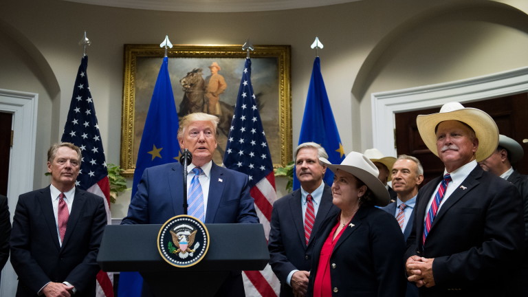 epaselect epa07753986 US President Donald J. Trump, speaks alongside US Trade Representative Robert Lighthizer (L), Sen. John Hovan, R-ND, and members of the beef industry as he announces a US beef trade deal with the European Union, in the Roosevelt Room at the White House in Washington, DC, USA, 02 August 2019.  EPA/KEVIN DIETSCH / POOL