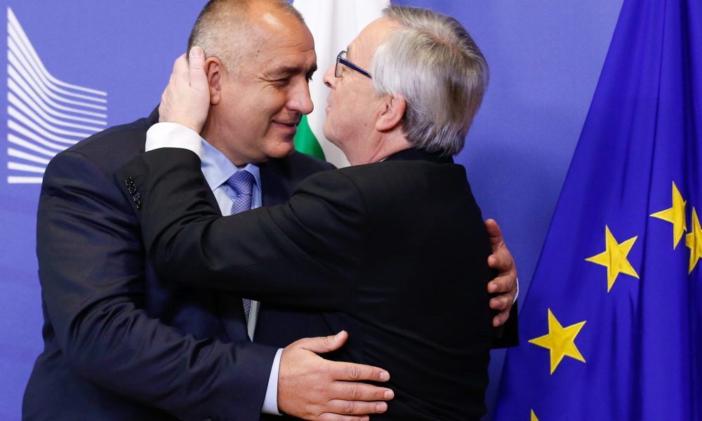 epa04514288 Prime Minister of Bulgaria Boyko Borisov (L) is welcomed by EU Commission President Jean-Claude Juncker (R) at the EU Commission headquarters in Brussels, Belgium, 04 December 2014. Borisov has several meetings with EU institution leaders.  EPA/JULIEN WARNAND