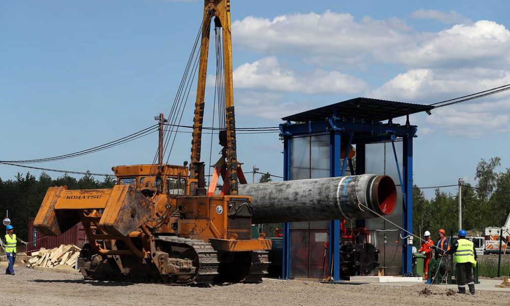 LENINGRAD REGION, RUSSIA - JUNE 5, 2019: The construction site of a section of the Nord Stream 2 natural gas pipeline near Kingisepp, Leningrad Region. Alexander Demianchuk/TASS

Ðîññèÿ. Ëåíèíãðàäñêàÿ îáëàñòü. Íà ñòðîèòåëüíîé ïëîùàäêå ó÷àñòêà ãàçîïðîâîäà "Ñåâåðíûé ïîòîê - 2" â ðàéîíå Êèíãèñåïïà. Àëåêñàíäð Äåìüÿí÷óê/ÒÀÑÑ