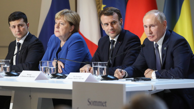 epa08058418 (FromL) Ukrainian President Volodymyr Zelensky, German Chancellor Angela Merkel, French President Emmanuel Macron and Russian President Vladimir Putin give a press conference after a summit on Ukraine at the Elysee Palace, in Paris, France, 09 December 2019. The Normandy format was created in 2014 to resolve the conflict between Kiev and the breakaway republics in Ukraine's east.  EPA/LUDOVIC MARIN  / POOL  MAXPPP OUT