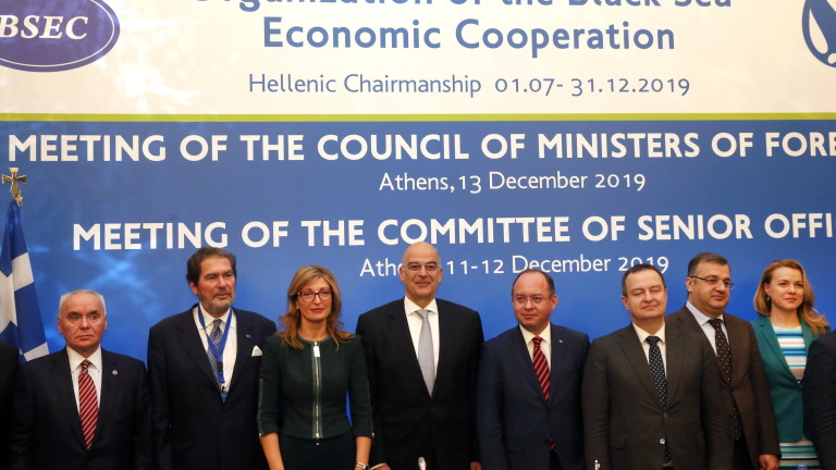 epa08068414 Greek Foreign Minister Nikolaos Dendias (4-L), Foreign Minister of Bulgaria Ekaterina Zaharieva (3-L), Romanian Foreign Minister Bogdan Aurescu (4-R) and Serbian Foreign Minister Ivica Dacic (43-R) poses for a family photo at the Ministerial Meeting of BSEC, Black Sea Economic Cooperation, that is hosted in Athens, Greece, 13 December 2019.  EPA/ORESTIS PANAGIOTOU