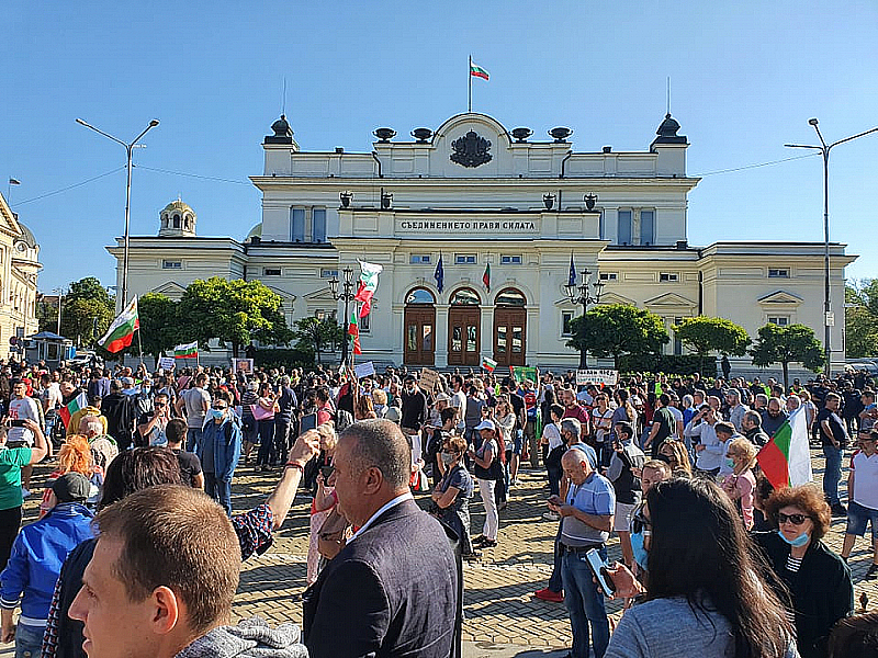 protest_pred_parlamenta_1