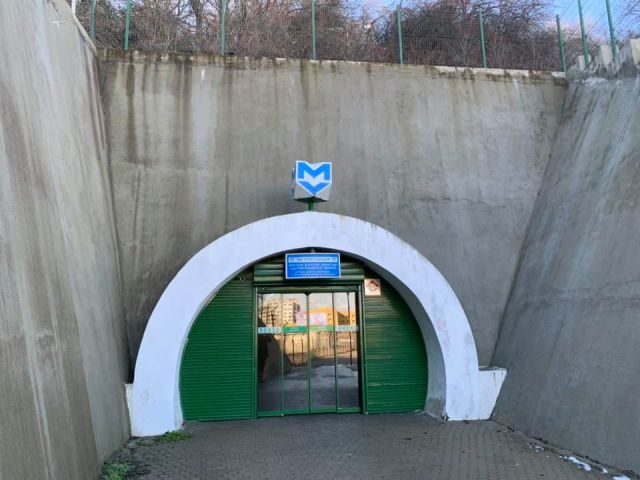 razpadat-prodaljava-proteche-peshehoden-tunel-na-metroto-2