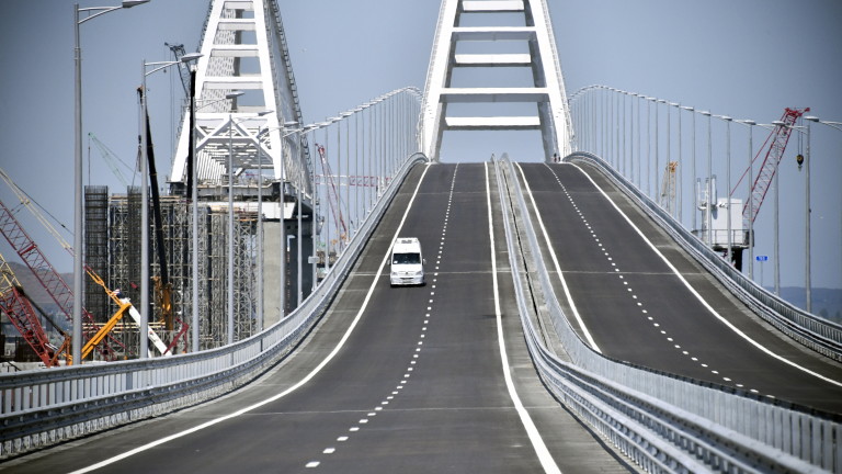 epa06737904 A car drives on the Krymsky (Crimean) Bridge over the Kerch Strait 15 May 2018, prior to its opening ceremony. The 19-kilometers-long road-and-rail bridge connects the Crimean peninsula,  annexed by Russia from Ukraine in March 2014, with the Taman Peninsula of the Russian mainland. Public transport and automobiles traffic on Crimean Bridge will be launched in early hours of 16 May 2018.  EPA/ALEXANDER NEMENOV / POOL