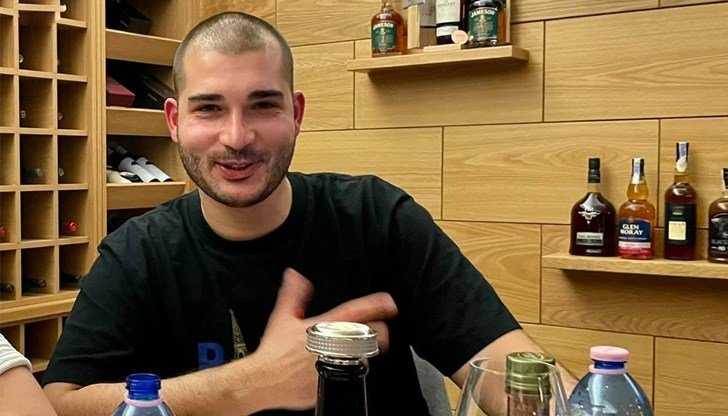 1893c0bbbe054b92b93cd4c93dce28a5