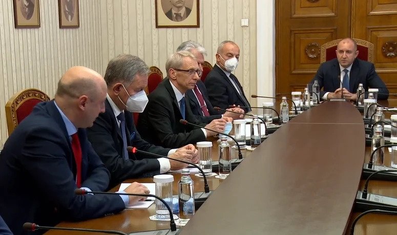 93437e5af9dfe06e55eaa81c8dab7bb3