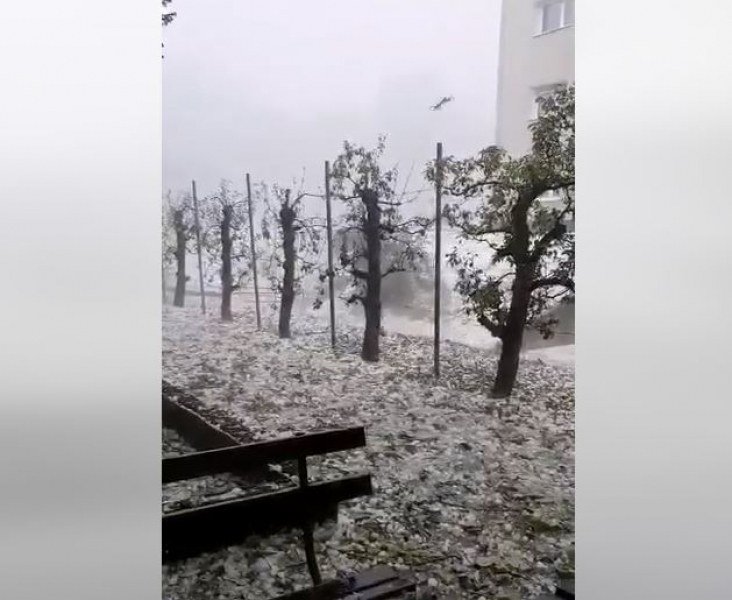 silna-buria-vrahletia-sloveniia-dvizhi-350