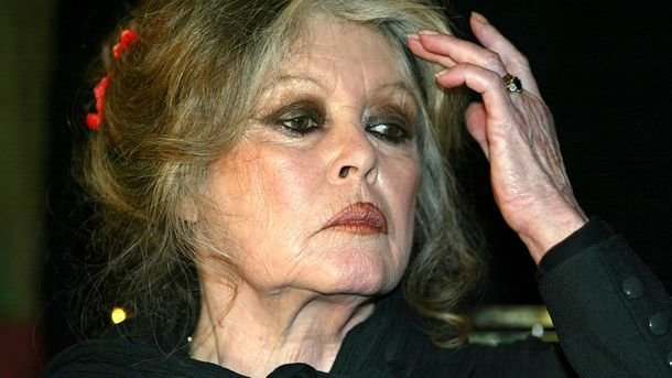 Former French actress and animal rights activist Brigitte Bardot attends a meeting February 11, 2004, at the Paris Mosque with moslem religious leaders over the fate of thousands of sheep ritually slaughtered each year during the Aid-el-Kabir religious festival. REUTERS/Charles Platiau MAL/GB